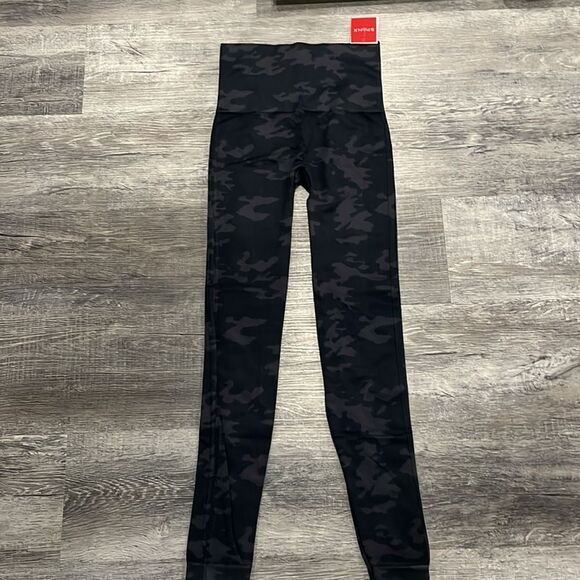 SPANX NWT Look at Me Now black camo leggings - m - Picture 10 of 10